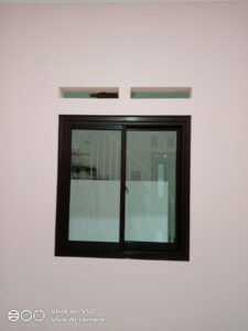 kusen jendela minimalis hitam